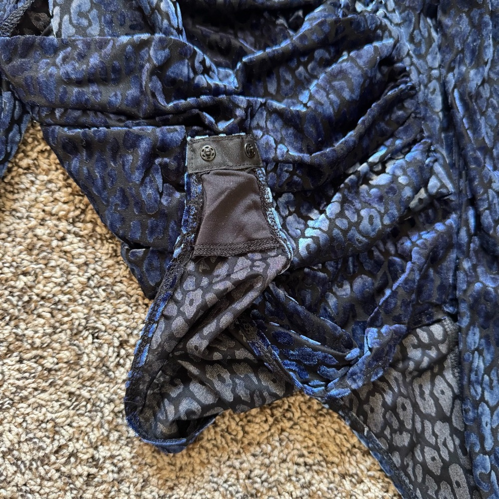 Guess Belinda Animal Print Velvet Long Sleeve Bodysuit - Picture 12 of 13